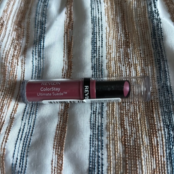 Revlon ColorStay Ultimate Suede Lipstick- 070 PREVIEW - Picture 9 of 10